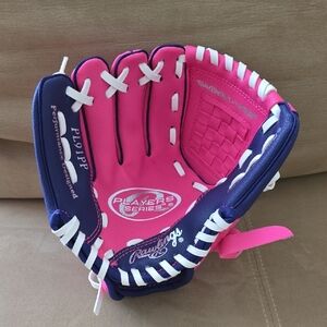 Toddler Rawlings Right Hand Glove for Left Hand throw.
